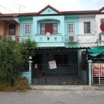 ทาวน์เฮ้าส์ 2 ชั้น 24.7 ตรว. 3 นอน 2 น้ำ ต่อครัว โรงรถ สภาพดี พร้อมอยู่ ถ.หทัยราษฏร์